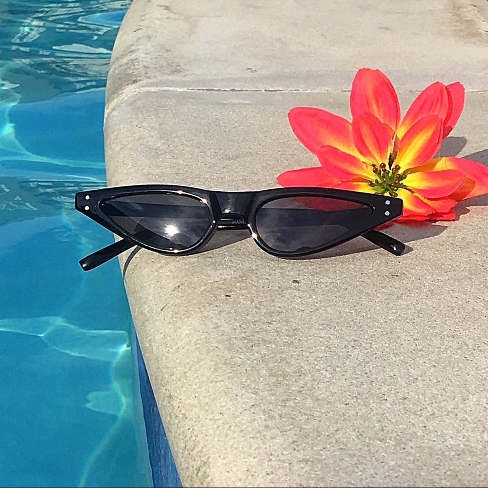 “Nakia” Retro Slim Cat Eye Small Shades - Picture 2 of 3